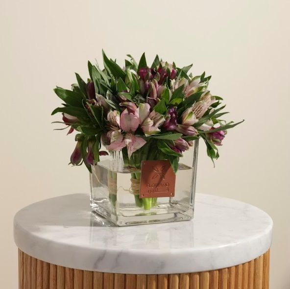 Alestromeria vase by Floward.jpg