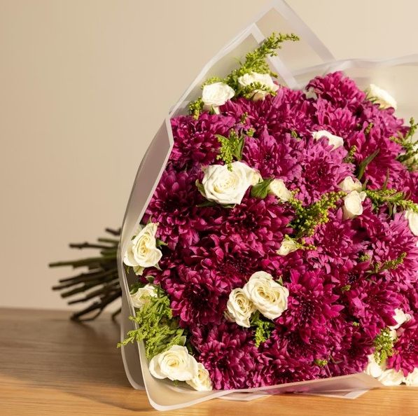 Purple Chrysanthemum bouquet Floward.jpg
